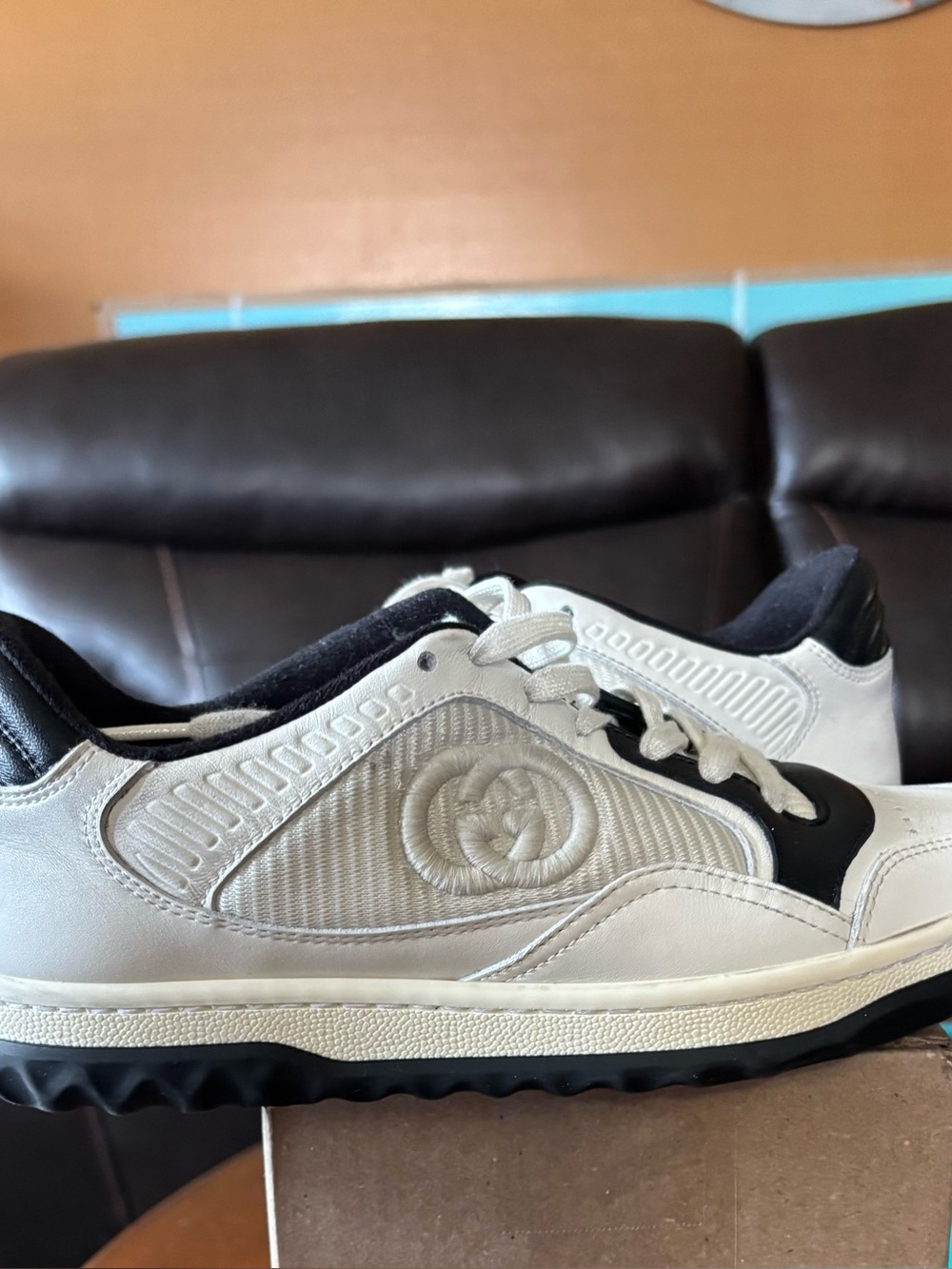 Gucci White and Black Low-Top Athletic Sneakers